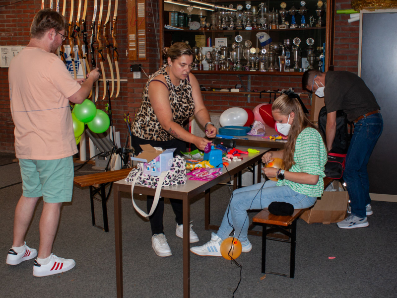 Izzie was de inspiratie en werd geholpen door Emma, Gino en Sander