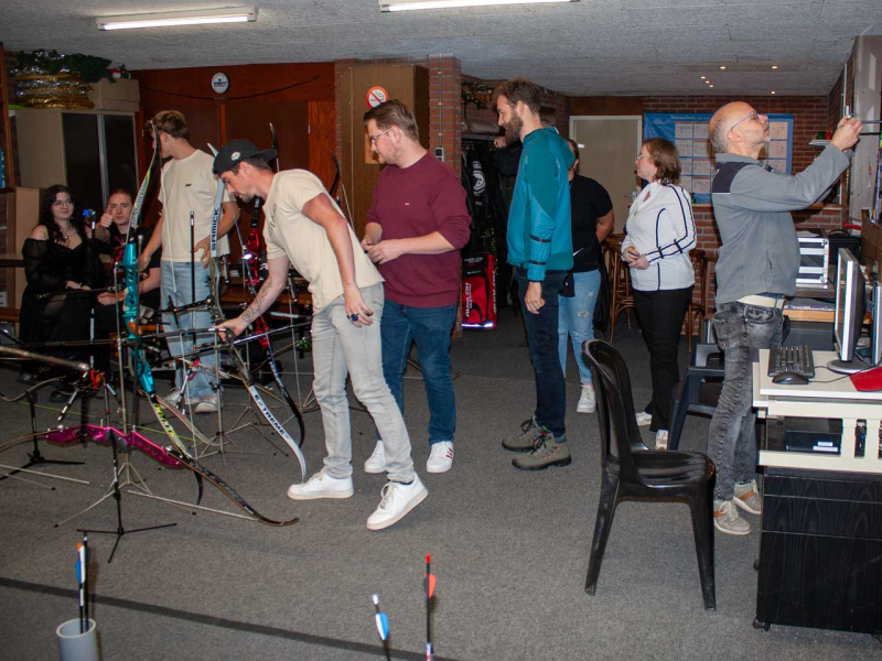 Veertien schutters waaronder vier nieuwelingen.